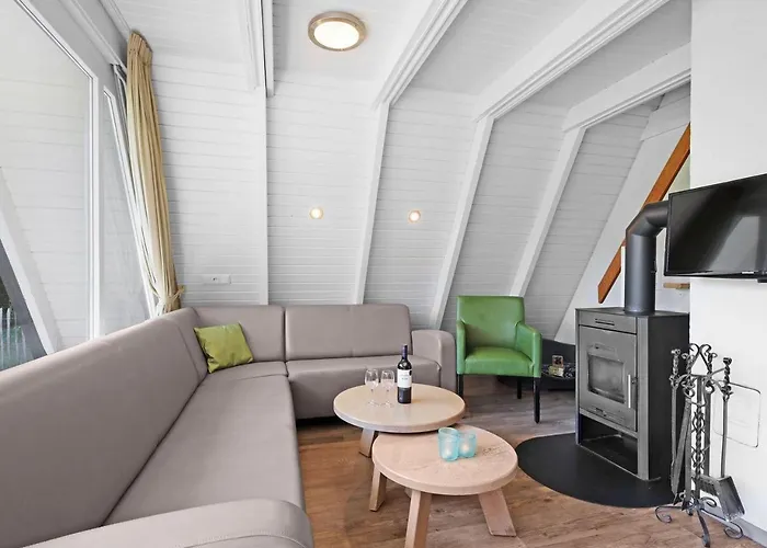 4-person Bungalow In The Holiday Park Landal Hochwald Hotel Kell am See